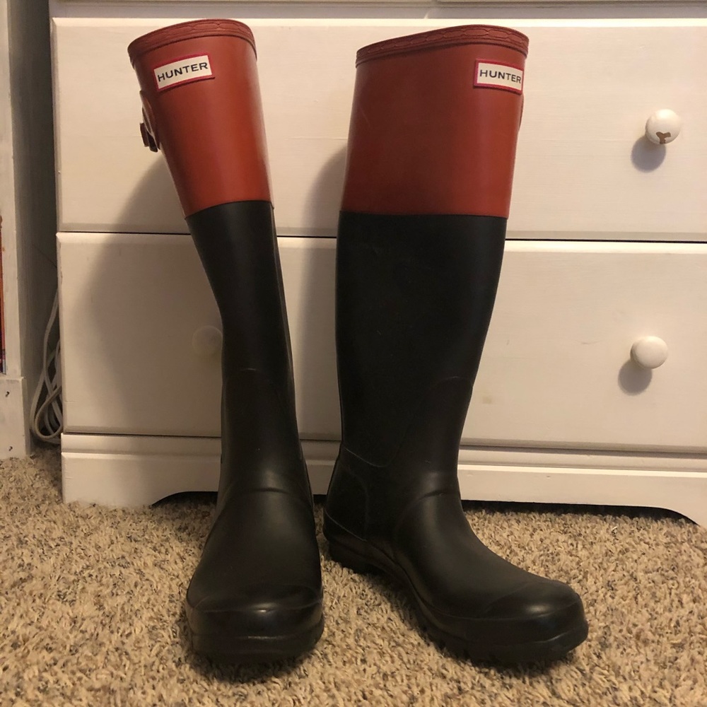 Like new tall hunter boots.